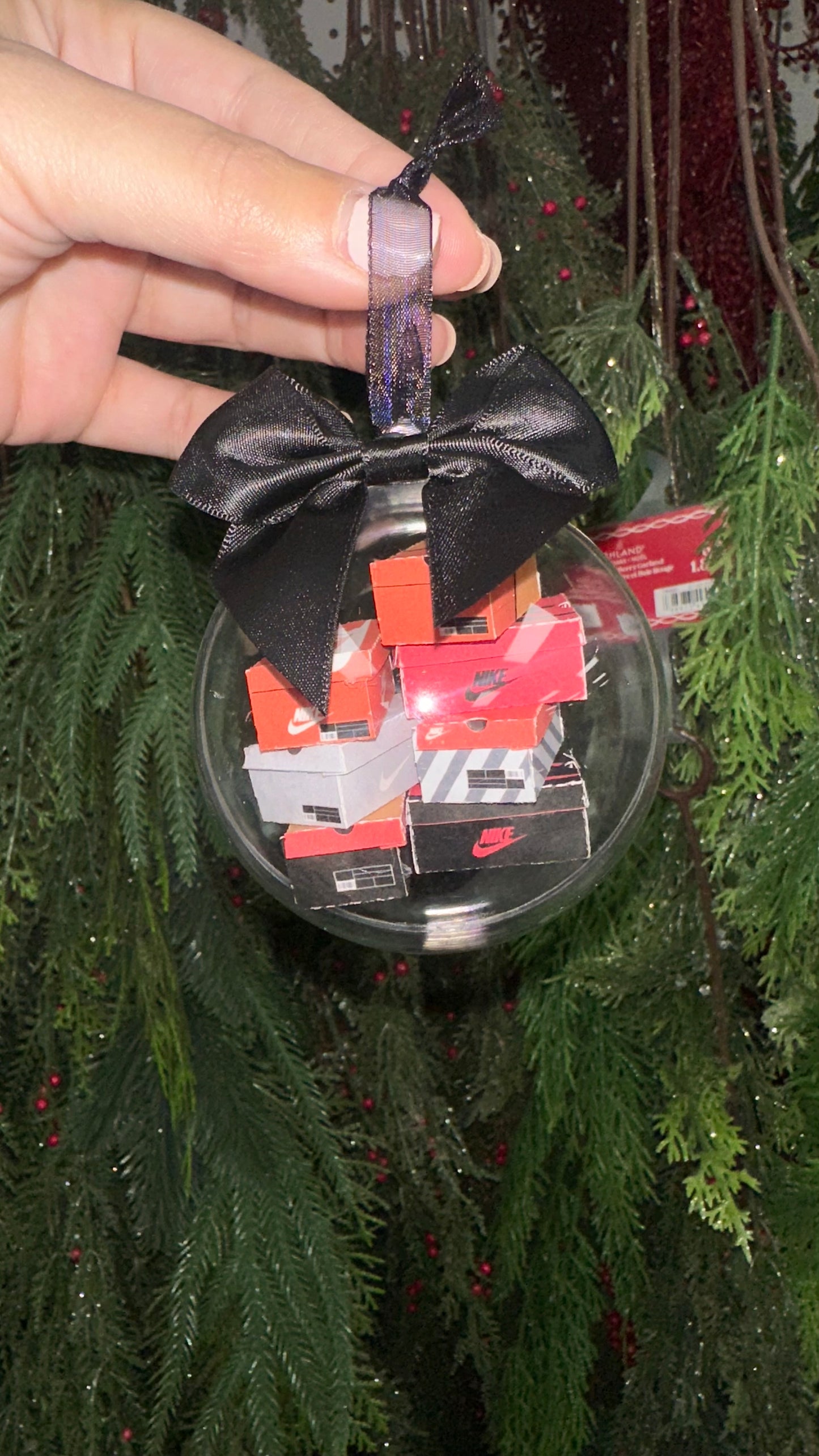 SNEAKER PILE ORNAMENT