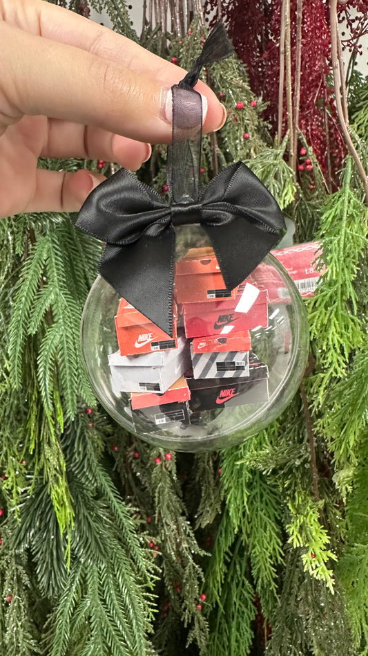 SNEAKER PILE ORNAMENT